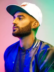 Hollywood Tramp im Interview bei Ausgang Podcast Berry ist LGBTIQ-Blogger DJ und Podcaster