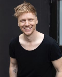 LEWIN BLUEMEL IM INTERVIEW UEBER VOCALCOACHING STIMME THE MASKED SINGER UND BIG PERFORMANCE BEI AUSGANG PODCAST