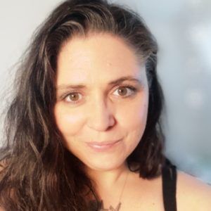 Carmen Spoida spricht im Ausgang Podcast Interview ueber ihren Beruf als Head of People and Culture