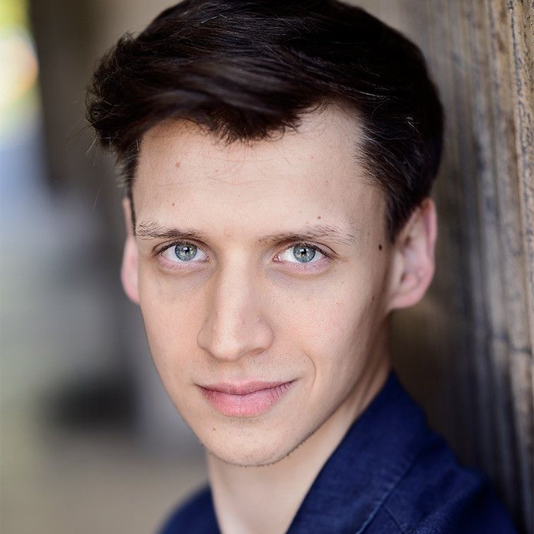 Tobias Diakow im Interview über seine Arbeit als Synhchronsprecher und Schauspieler bei Ausgang Podcast
